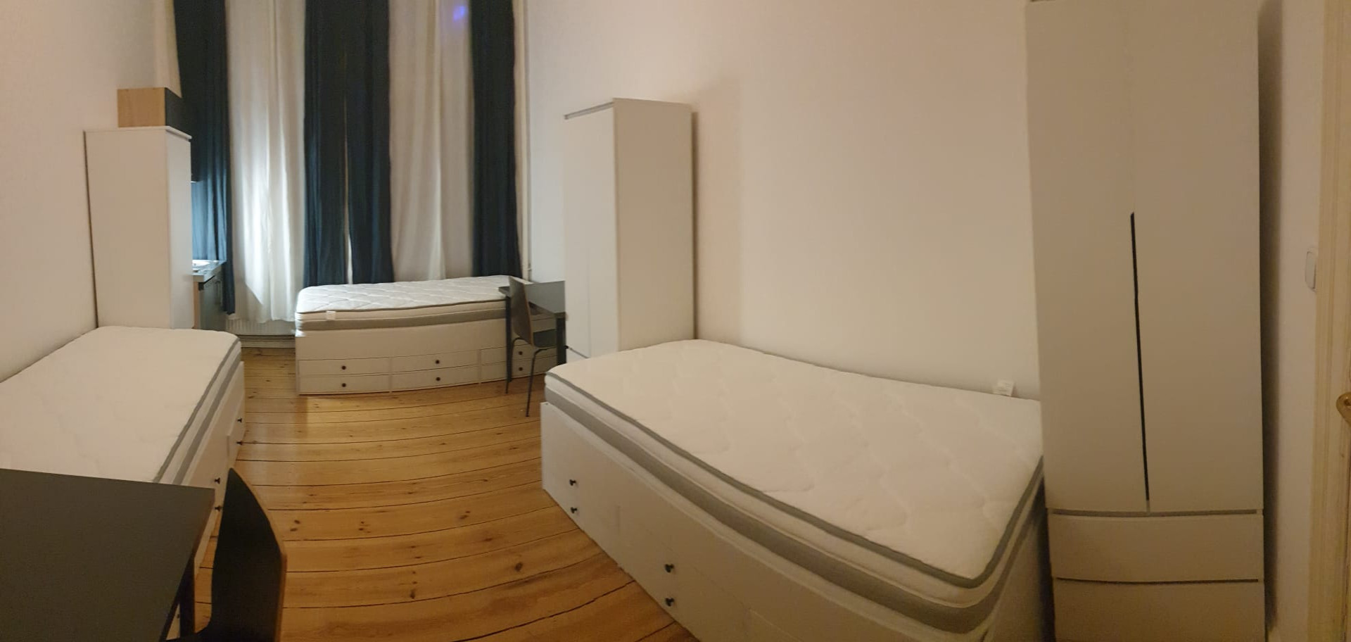 Family / Relatives Room – Friedrichshain (A-Zone) — Photo 1